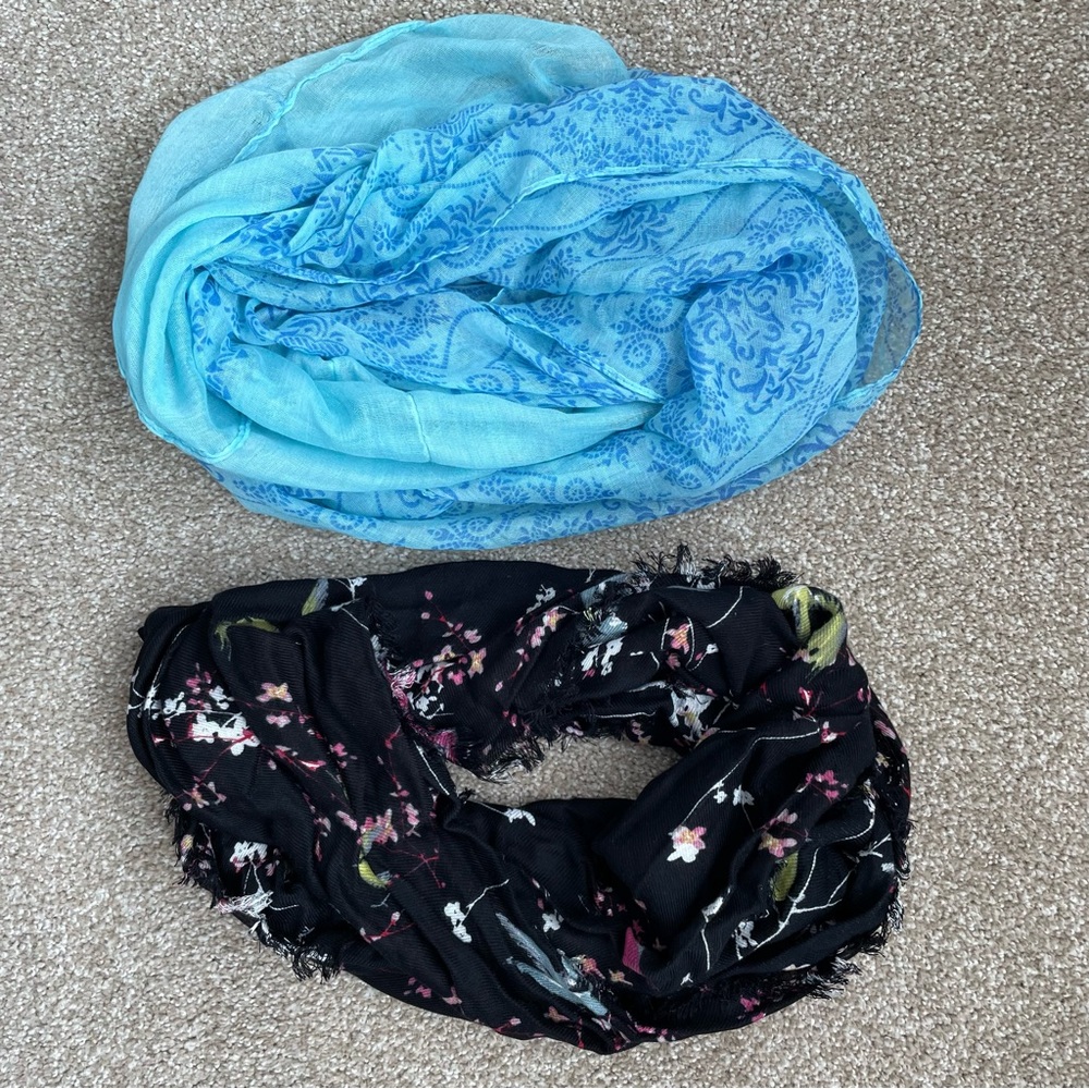 2! infinity scarves NWOT never worn